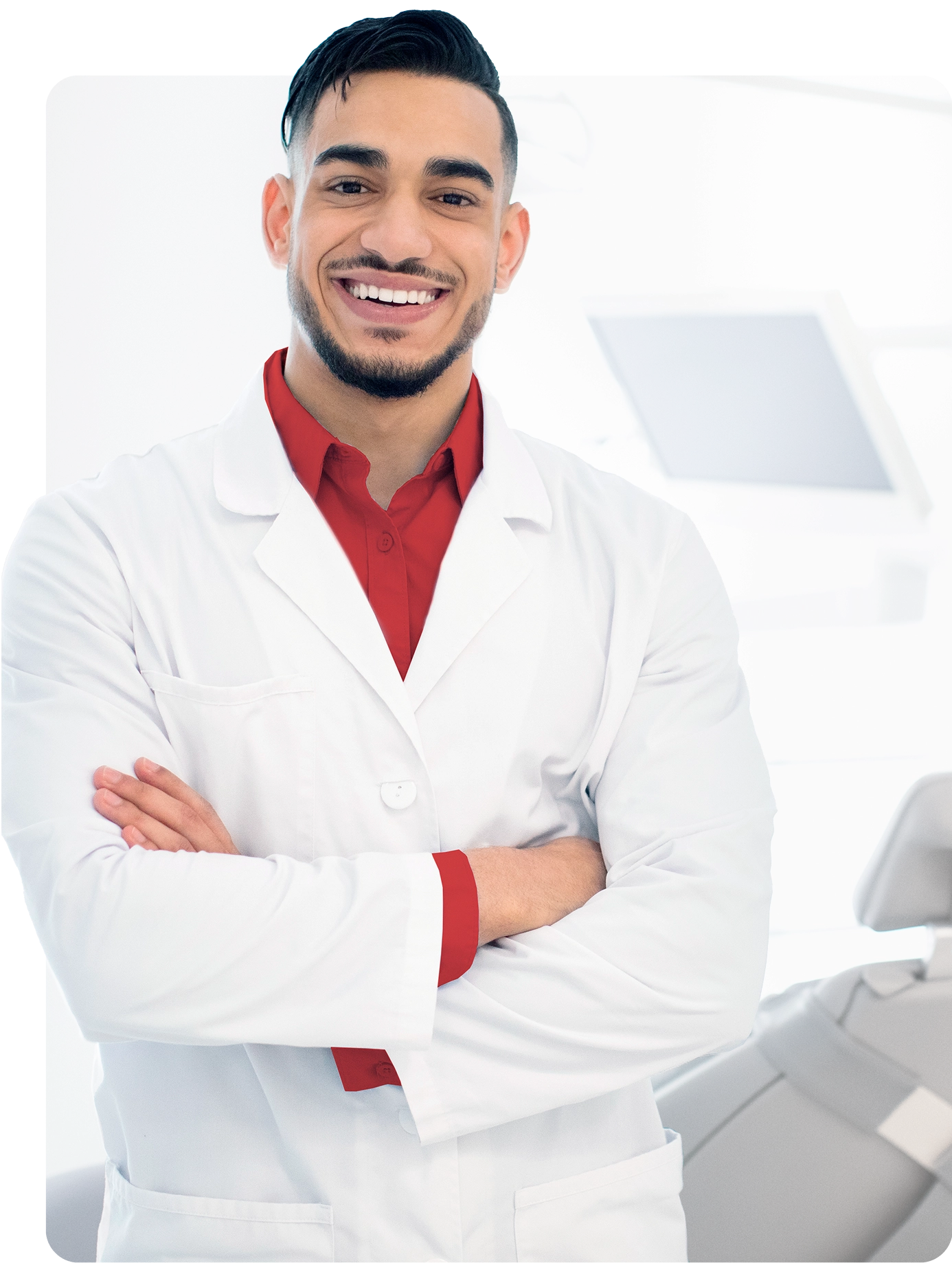 Profissional de odontologia utilizando sistema moderno de gestão